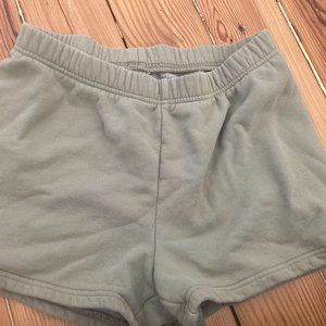 ARITZIA TNA COZY FLEECE PERFECT HI-RISE 3” SWEATSHORT M